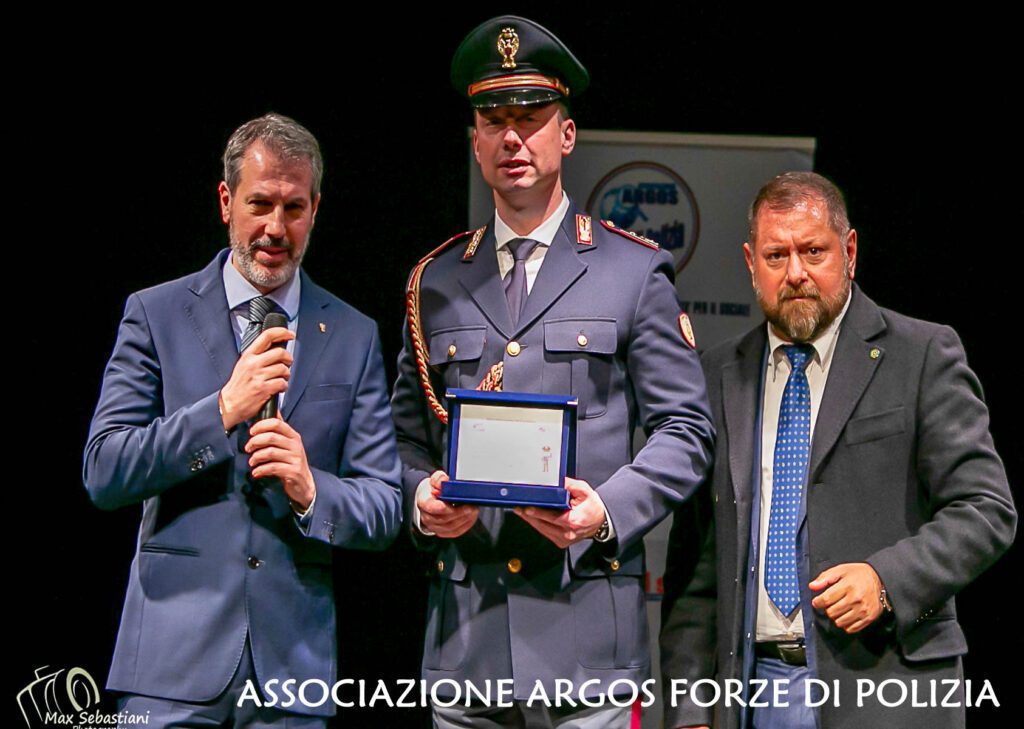 ARGOS a Scuola con Legalità - Giornata Mondiale contro il Bullismo - Con la straordinaria partecipazione della Fanfara, dei Reparti Cinofili - Artificeri della Polizia di Stato 1 20240207 UNA GRASSA DOMENICA 0216