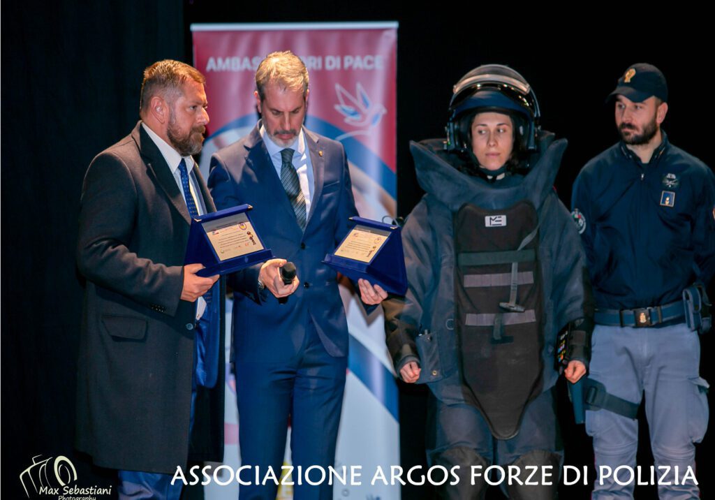 ARGOS a Scuola con Legalità - Giornata Mondiale contro il Bullismo - Con la straordinaria partecipazione della Fanfara, dei Reparti Cinofili - Artificeri della Polizia di Stato 8 20240207 UNA GRASSA DOMENICA 0318