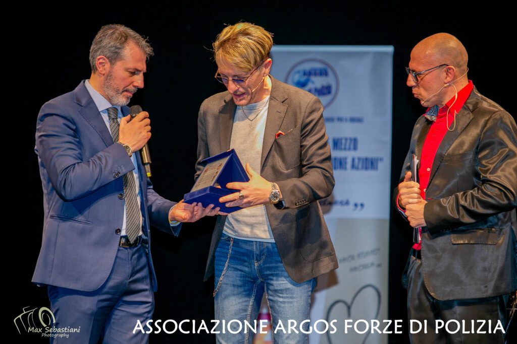 ARGOS a Scuola con Legalità - Giornata Mondiale contro il Bullismo - Con la straordinaria partecipazione della Fanfara, dei Reparti Cinofili - Artificeri della Polizia di Stato 11 20240207 UNA GRASSA DOMENICA 0440