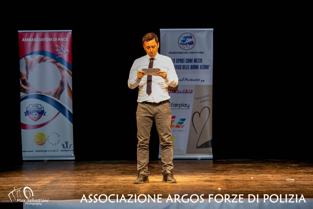 ARGOS a Scuola con Legalità - Giornata Mondiale contro il Bullismo - Con la straordinaria partecipazione della Fanfara, dei Reparti Cinofili - Artificeri della Polizia di Stato 9 20240207 UNA GRASSA DOMENICA 0711