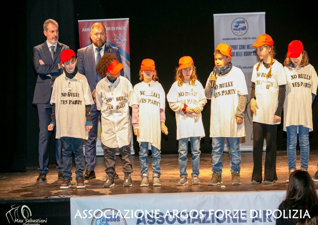 ARGOS a Scuola con Legalità - Giornata Mondiale contro il Bullismo - Con la straordinaria partecipazione della Fanfara, dei Reparti Cinofili - Artificeri della Polizia di Stato 2 20240207 UNA GRASSA DOMENICA 0855