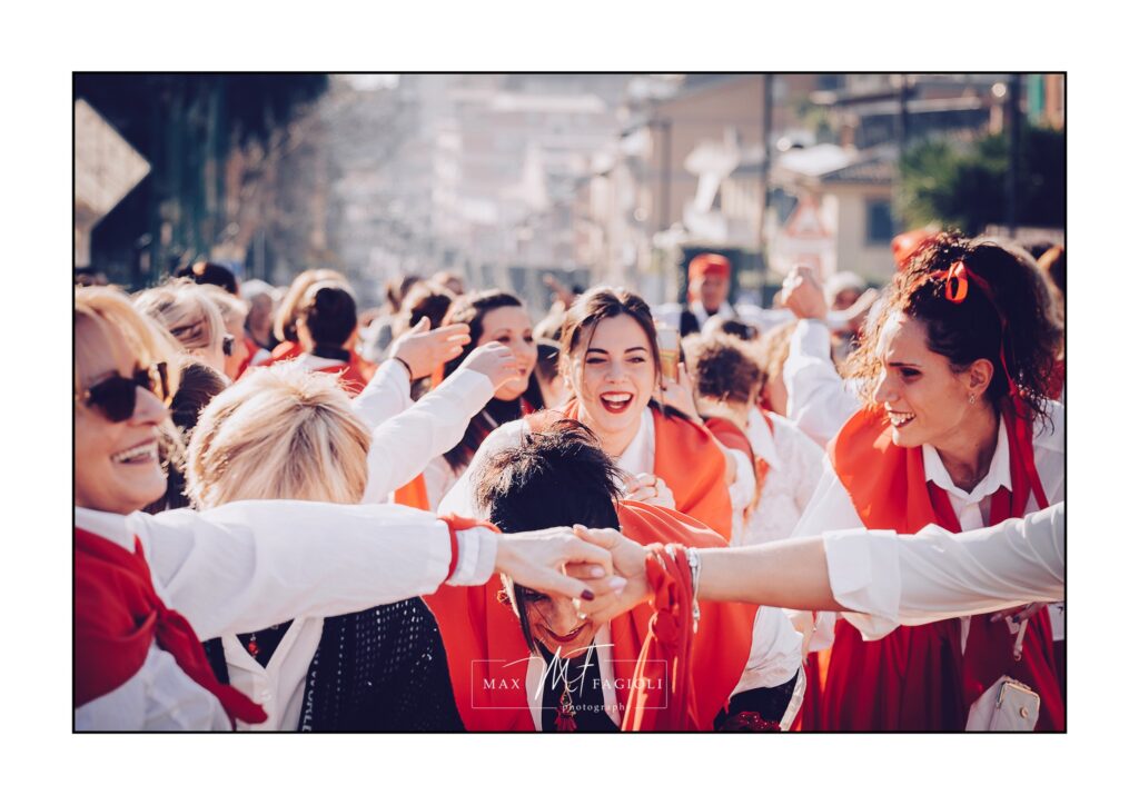 Carnevale Fontenovese 2024 - Grande successo di presenze - sfilata carri e gruppi mascherati - #carnevalefontenovese 6 424918657 10229862613617127 802183133102106417 n