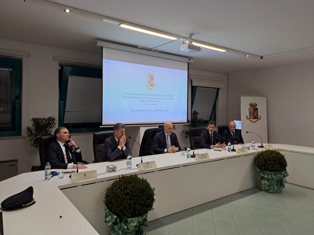 Polizia di Stato - foto e comunicato stampa Il Capo della Polizia Vittorio Pisani inaugura una nuova Sezione Giovanile del Gruppo Sportivo Fiamme Oro 2 6