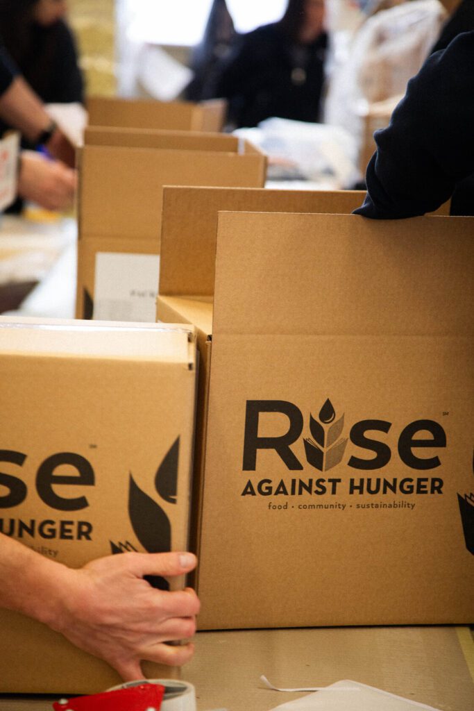 Lega Serie A e Rise Against Hunger Italia_Volunteer Days 2024 1 RAHI kit packing 1