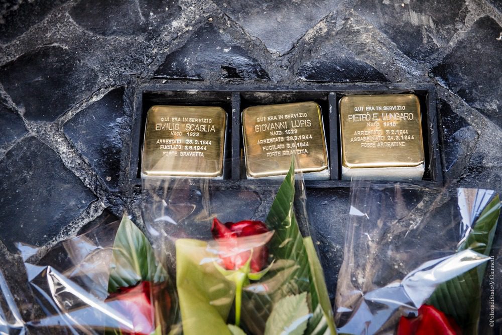 Polizia di Stato - questura di Roma - Cerimonia per la posa di tre Pietre d'inciampo in memoria di tre poliziotti uccisi durante l'occupazione nazista 2 WhatsApp Image 2024 02 08 at 13.10.21