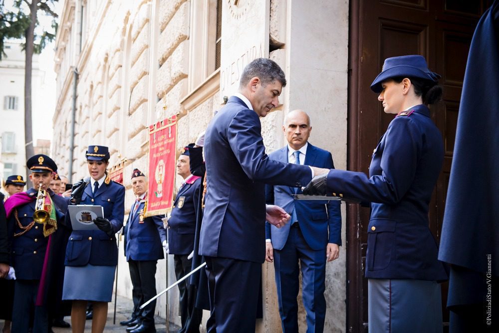 Polizia di Stato - questura di Roma - Cerimonia per la posa di tre Pietre d'inciampo in memoria di tre poliziotti uccisi durante l'occupazione nazista 3 WhatsApp Image 2024 02 08 at 13.42.02