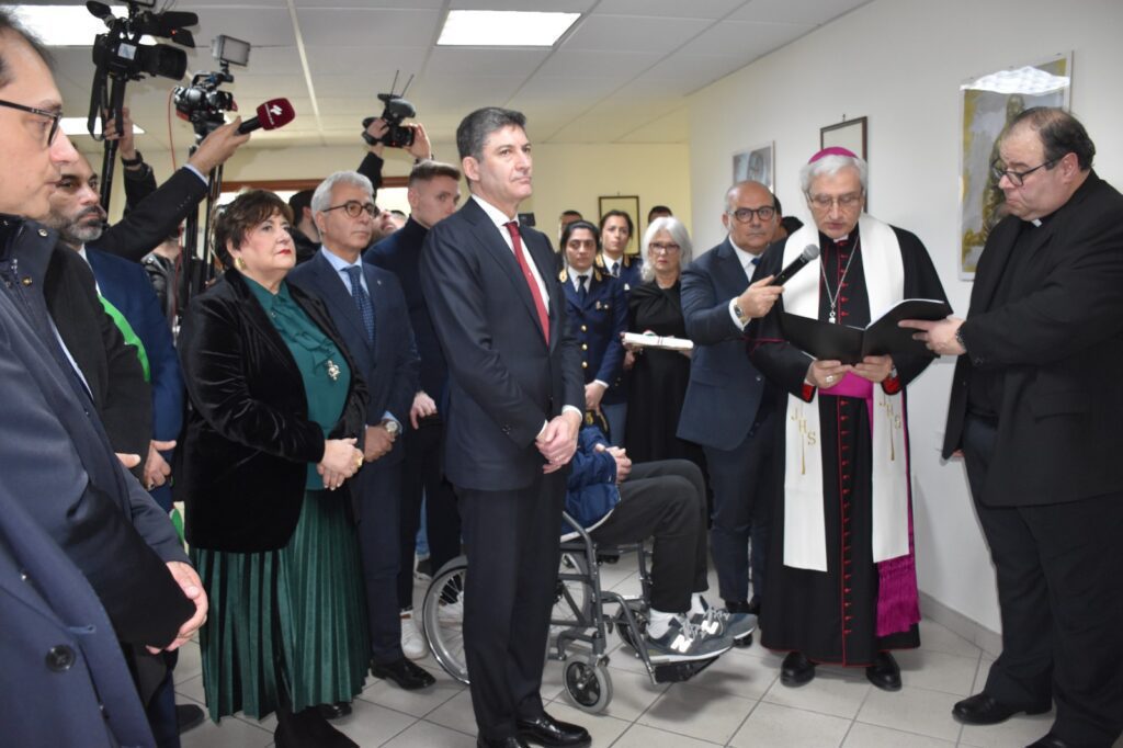 Il Capo della Polizia Prefetto Vittorio Pisani presenzia alla cerimonia di intitolazione della Sala Conferenze in memoria di “Domenico Pellegrino” 1 WhatsApp Image 2024 02 21 at 12.37.05