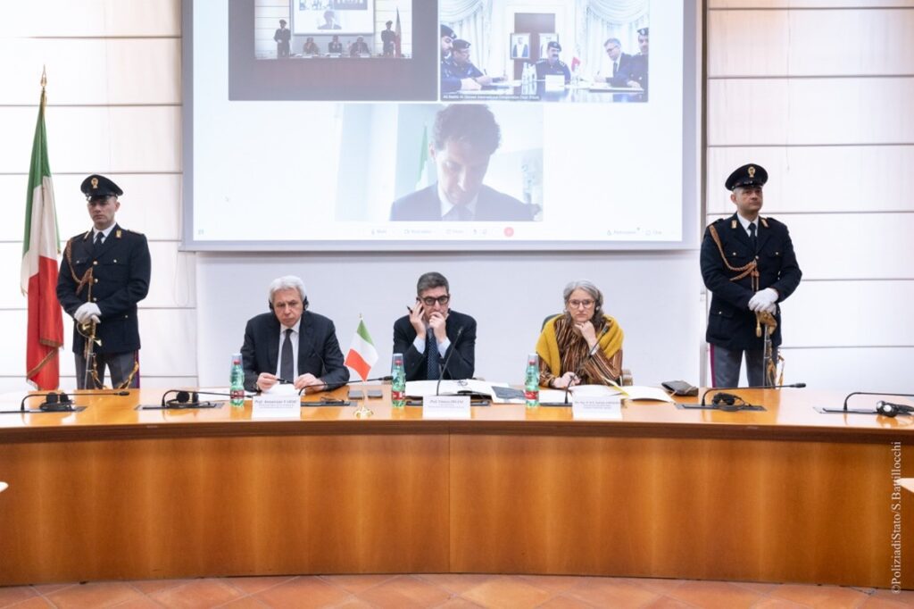 Videoconferenza tra il Capo della Polizia Prefetto Vittorio Pisani e il Direttore della Pubblica Sicurezza qatarino Major General Abdulla Bin Mohd.A. Alsowaidi 1 foto 1