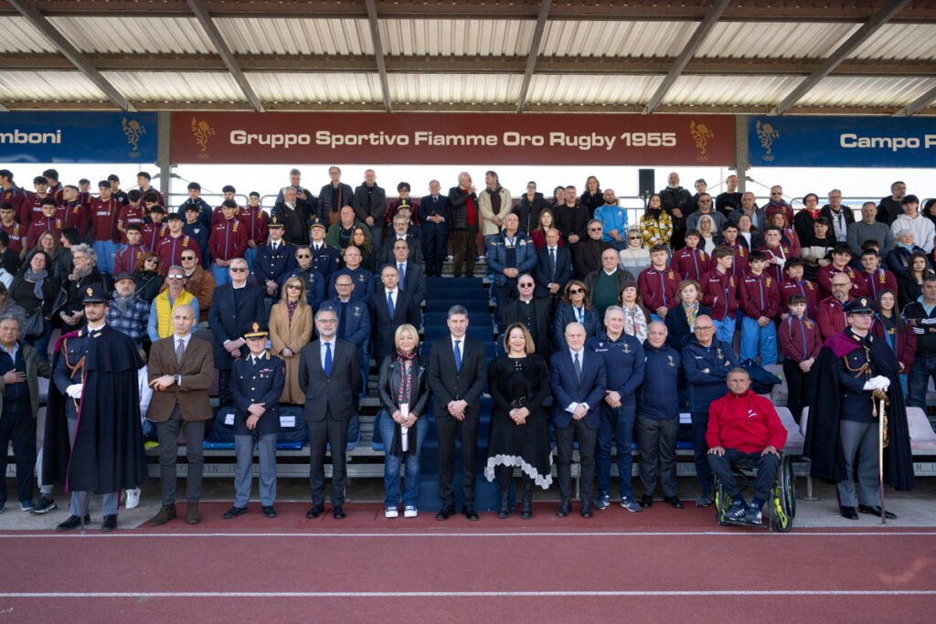 Cerimonia di intitolazione a Renato Gamboni del campo da rugby del Gruppo sportivo Fiamme Oro a Roma 2 foto capo rugby totale spalti
