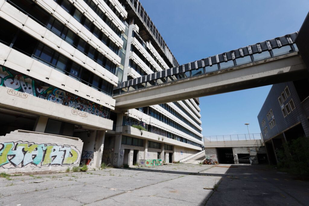 INIZIATA DEMOLIZIONE DELL’EX CENTRO DIREZIONALE ALITALIA DI MURATELLA, NEL MUNICIPIO ROMA XI 1 Foto 7