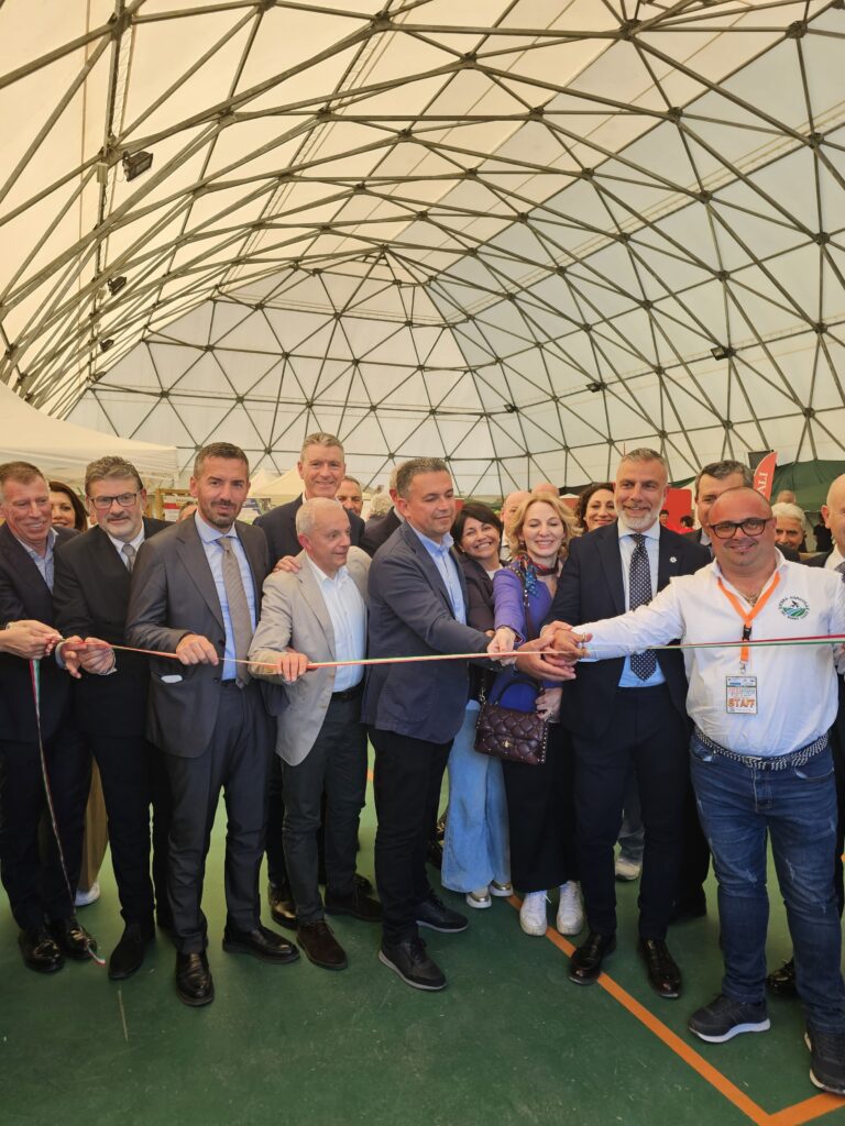 Pontecorvo: Gianluca Quadrini partecipa alla Fiera Agricola del Basso Lazio e valorizza le tradizioni locali 1 PHOTO 2024 04 12 19 31 48