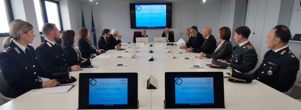 "PROTOCOLLO D'INTESA TRA IL DIPARTIMENTO DELLA PUBBLICA SICUREZZA DIREZIONE CENTRALE DELLA POLIZIA CRIMINALE ED EURISPES - ISTITUTO Dl STUDI POLITICI ECONOMICI E SOCIALI" 1 fotoprotocollo