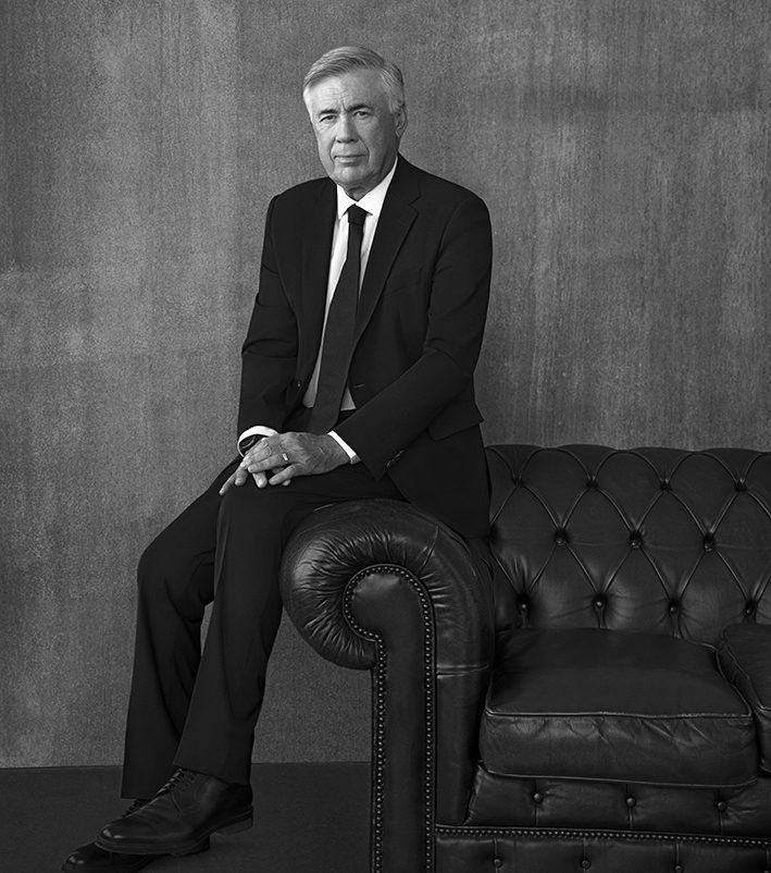 Carlo Ancelotti fotografato da Ferdinando Scianna, per Maxima e Sea Technology 1 Carlo Ancelotti © Ferdinando Scianna 2