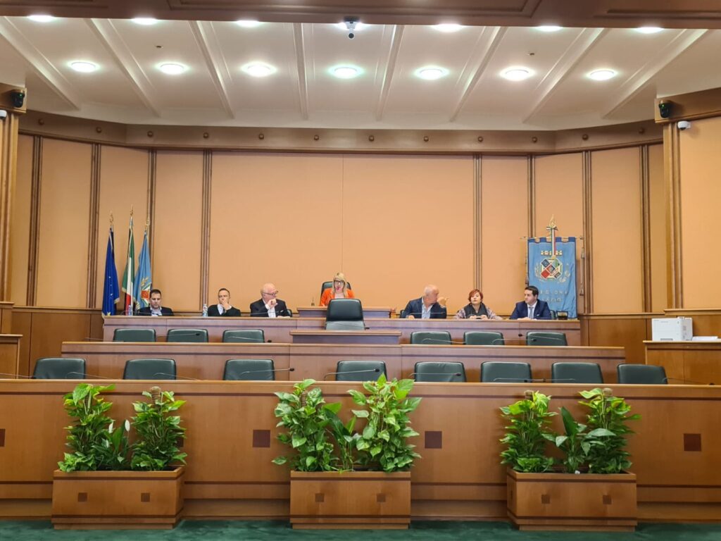 Riunione del CAL presso la Presidenza del Consiglio Regionale. Gianluca Quadrini: “Un Impegno Condiviso per il Futuro del Nostro Territorio” 2 PHOTO 2024 05 22 10 30 18