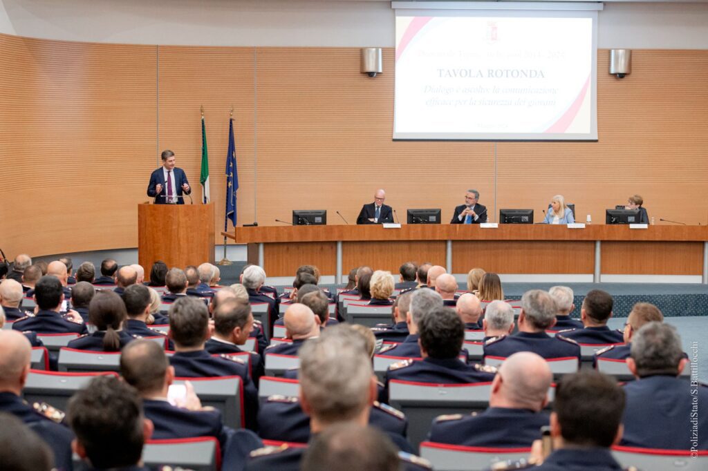 Decennale del progetto educativo in ambito ferroviario “Train…to be cool” Tavola rotonda alla presenza del Ministro dell’Interno Matteo Piantedosi 2 foto 3