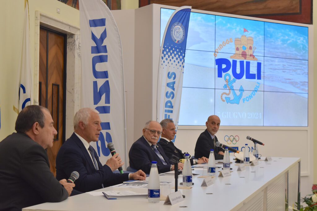 TORNA “PULIFONDALI E PULISPIAGGE” 2 il tavolo della conferenza stampa