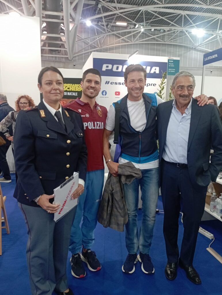 GLI “SCRITTORI IN DIVISA” PRESENTANO I PROPRI LIBRIALLO STAND DELLA POLIZIA DI STATO3^ GIORNATA 2 stand polizia di stato Ossini Minisini Bartoletti