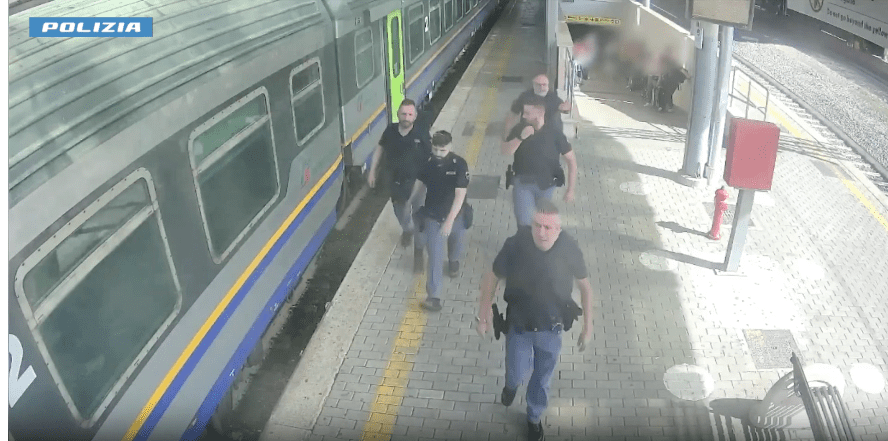 LA POLIZIA DI STATO E LA POLIZIA PENITENZIARIA ARRESTANO REAZIONE UMBERTO 1 1 6