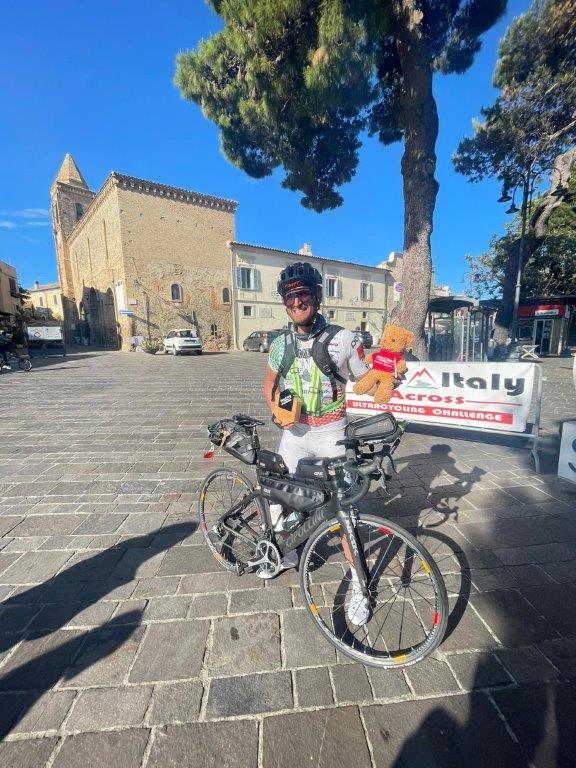 FROSINONE/L’ultraciclista Stefano Pellegrini di di San Giovanni Incarico (Fr) affronta la quarta edizione della NorthCape – Tarifa, con equipaggiamento GIVI Bike 2 Riccardo Pellegrini