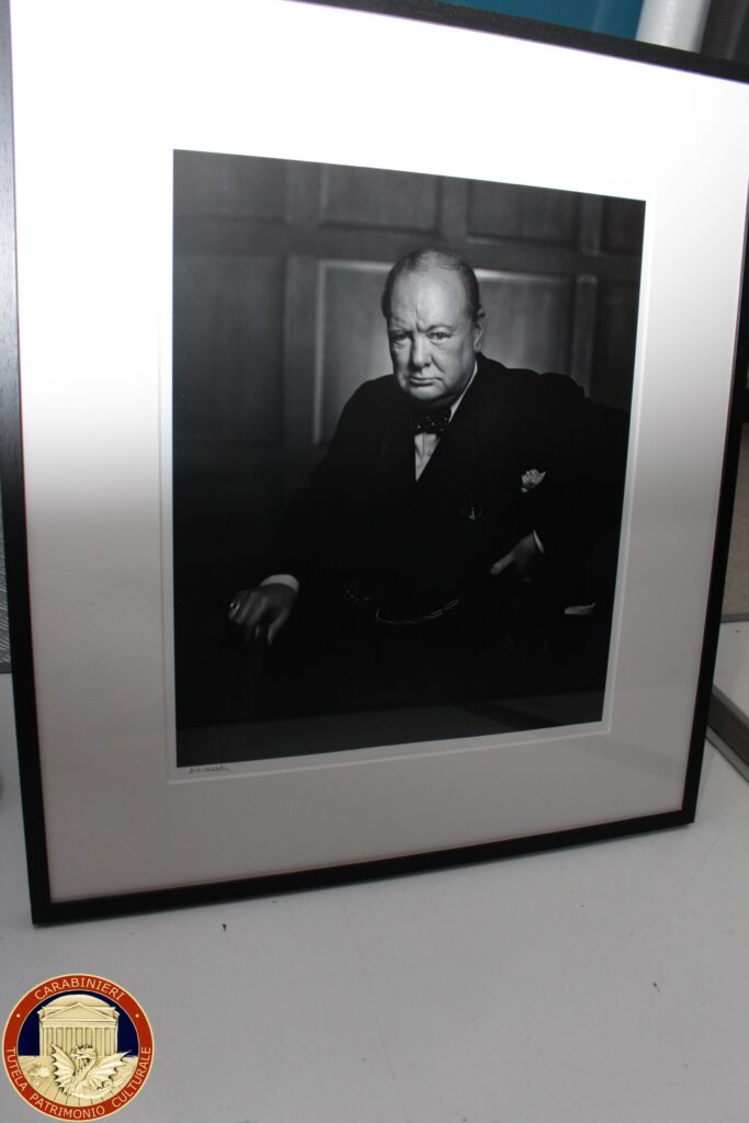I Carabinieri Tutela Patrimonio Culturale restituiscono una foto del 1941 ritraente Sir Winston Churchill rubata in un hotel in Canada 1 IMG 5157 1