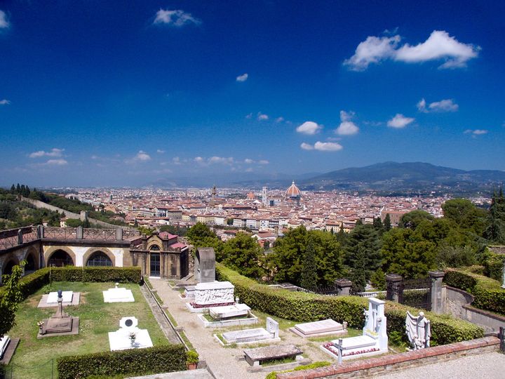 Viaggio nei cimiteri monumentali tra storia, arte e personaggi illustri per il ponte di Ognissanti Viaggio nei cimiteri monumentali tra storia, arte e personaggi illustri per il ponte di Ognissanti