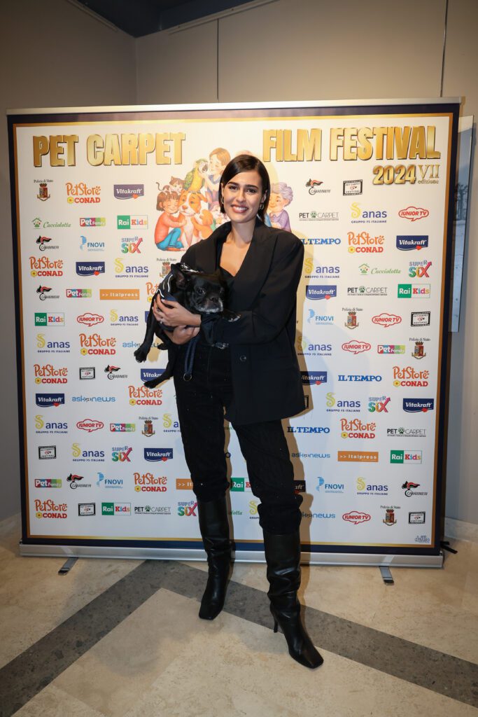 Code scodinzolanti, applausi e forti emozioni. Grande successo per la settima edizione del Pet Carpet Film Festival, kermesse cinematografica internazionale e solidale dedicata al mondo animale pet e wild 3 LPU22396