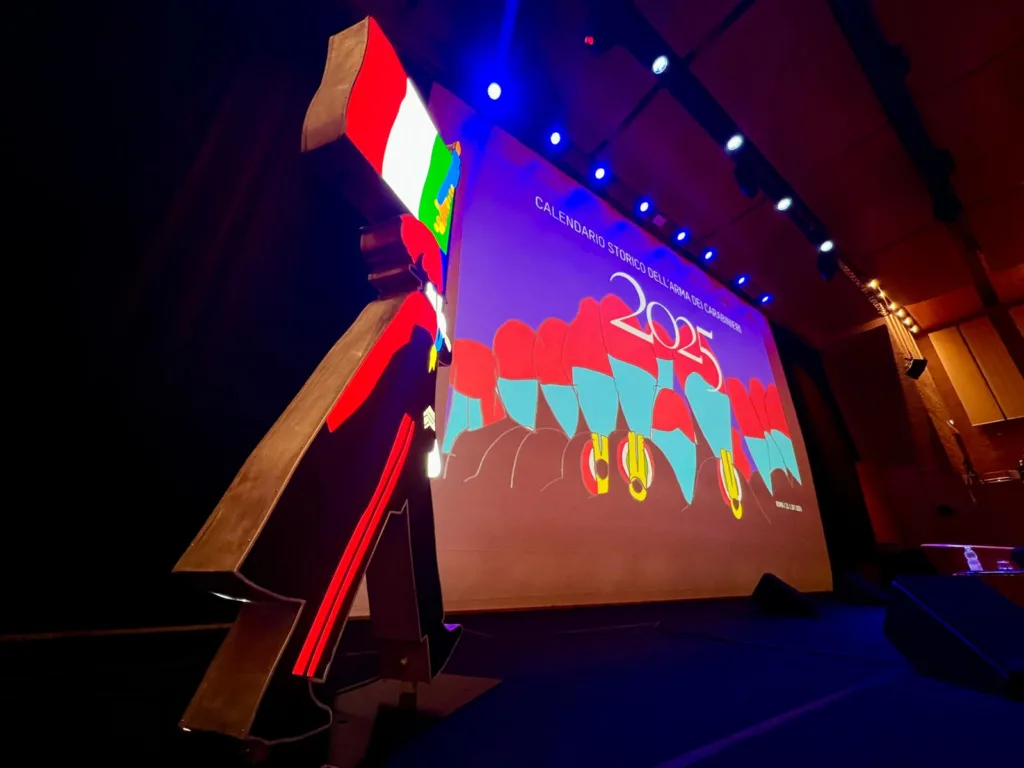 La presentazione del Calendario Storico dei Carabinieri, realizzato con il contributo dell’artista Marco Lodola e dello scrittore Maurizio de Giovanni, e dei prodotti editoriali 2 foto 3 4