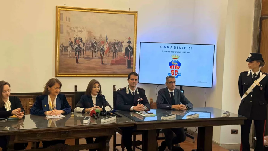 VIOLENZA SULLE DONNE, ENTRA IN FUNZIONE A ROMA MOBILE ANGEL: UNO SMARTWATCH COLLEGATO AI CARABINIERI PER CHIEDERE AIUTO IN CASO DI AGGRESSIONE 1 Conferenza Mobile Angel 2