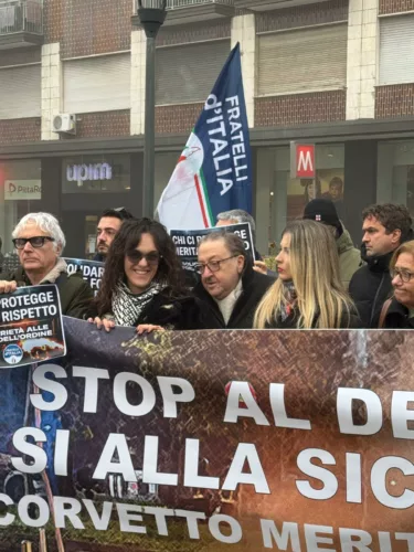 MILANO, PRESIDIO FDI IN CORVETTO, DE CORATO: «CHIEDERO’ IN AULA ALLA CAMERA NUCLEO H.24 POLIZIA E CARABINIERI NEL QUARTIERE A TUTELA RESIDENTI» 1 foto 3