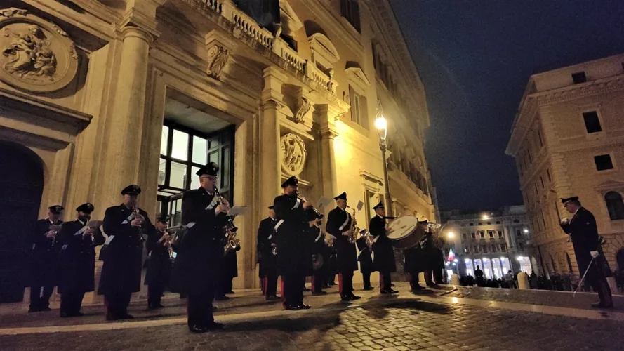 Montecitorio a Porte Aperte. Visite fino a tarda notte per l' edizione speciale di "Musei in Musica" 1 La Fanfara della Legione degli Allievi Carabinieri in apertura