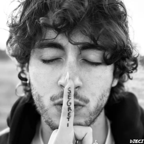 “Segreti” è il nuovo singolo del cantautore romano Dieci 2 cover dieci