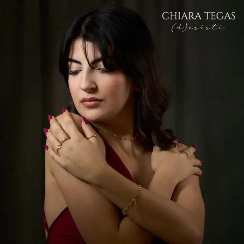 "(d)esisti" è il nuovo singolo di Chiara Tegas 1 cover 1