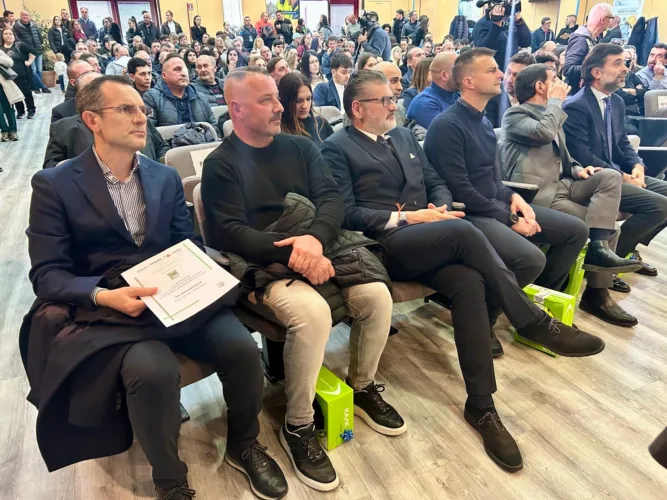 “Un riconoscimento al merito e alla dedizione di famiglie e lavoratori del settore edile” Gianluca Quadrini, alla Cerimonia di Consegna delle Borse di Studio Cassa Edile Awards 2 ec7e7ffc a674 4e36 9b21 fba5fb187e3f