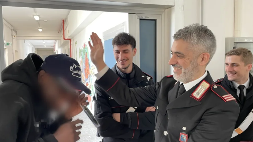 QUARTICCIOLO – CARABINIERI IN CATTEDRA PER PROMUOVERE LA CULTURA DELLA LEGALITA’ TRA I GIOVANI 1 CASILINA Lincontro legalita scuola Quarticciolo 5.j pg