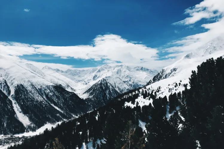 Weekend di San Valentino 2025: le top 30 destinazioni degli italianiGraduatoria e prezzi per le destinazioni più ricercate su Holidu.it 1 Livigno credits Max Kukurudziak via Unsplash 1