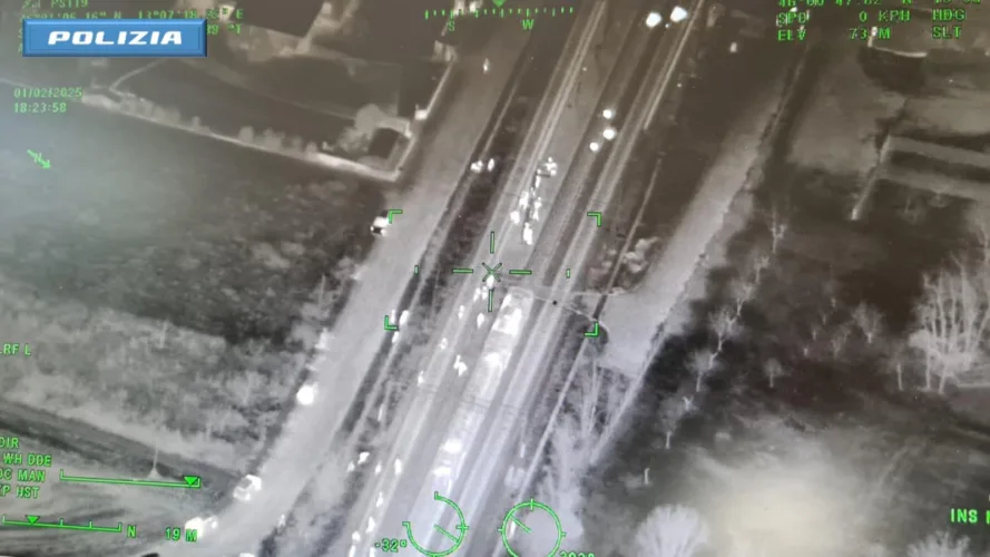 LA POLIZIA DI STATO DI UDINE ARRESTA 8 TIFOSI DELL'UDINESE PER L'ASSALTO AL TRENO DEI TIFOSI VENEZIANI SABATO SERA A BASILIANO DOPO LA PARTITA UDINESE VENEZIA 2 WhatsApp Image 2025 02 02 at 10.53.41
