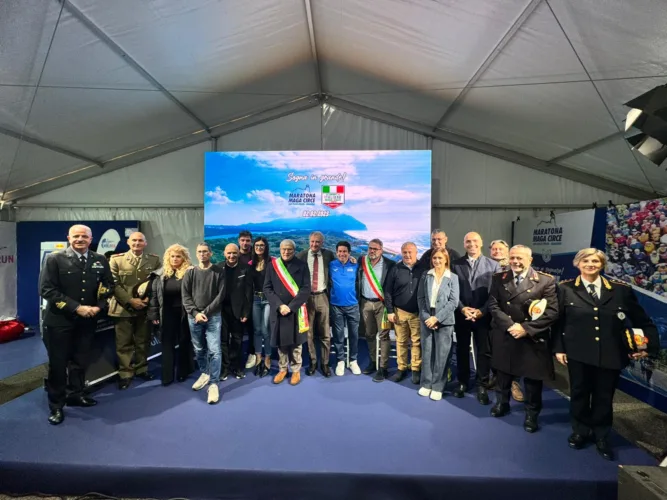 Maratona Maga Circe, successo per l’inaugurazione dell’Expo 2 foto gruppo