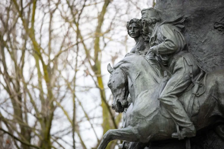 CONCLUSO IL RESTAURO DEL MONUMENTO EQUESTRE 1 monumento anita garibaldi particolare