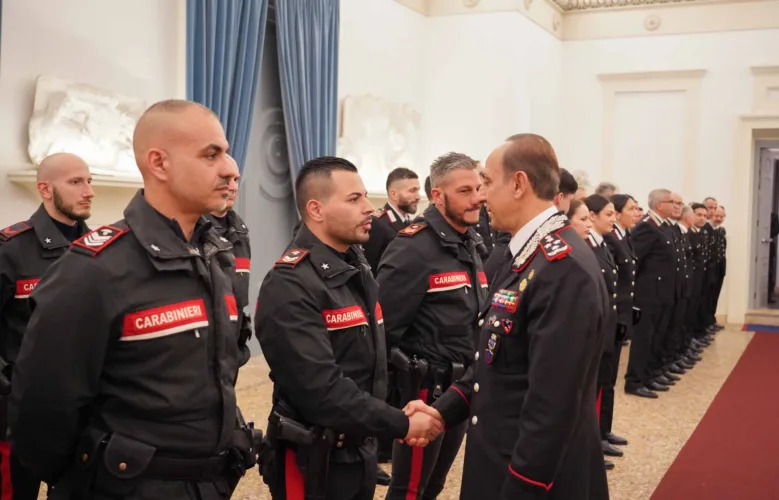 IL COMANDANTE GENERALE DELL’ARMA INCONTRA I CARABINIERI CHE DOMENICA HANNO CONTRIBUITO AL SOCCORSO DEL TURISTA SCOZZESE RIMASTO SOTTO LE MACERIE IN VIA VITELLIA 2 003