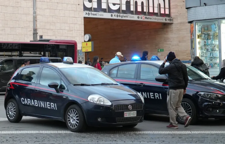 ROMA - CARABINIERI FERMANO UN 29ENNE GRAVEMENTE INDIZIATO DI DUE EPISODI DI VIOLENZA SESSUALE, COMMESSI NELLO STESSO GIORNO, NEI CONFRONTI DI DUE DONNE NEI PRESSI DELLE STAZIONI DI ROMA TERMINI E ROMA TIBURTINA 1 PIAZZA DANTE Arresto per violenza sessuale 2
