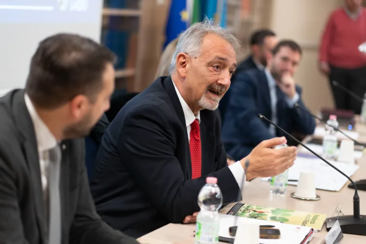 PERCORSI VERDI E CICLOPEDONALI, FIRMATA INTESA TRA REGIONE LAZIO E ANCI LAZIO 1 Protcollo Regione Anci 1