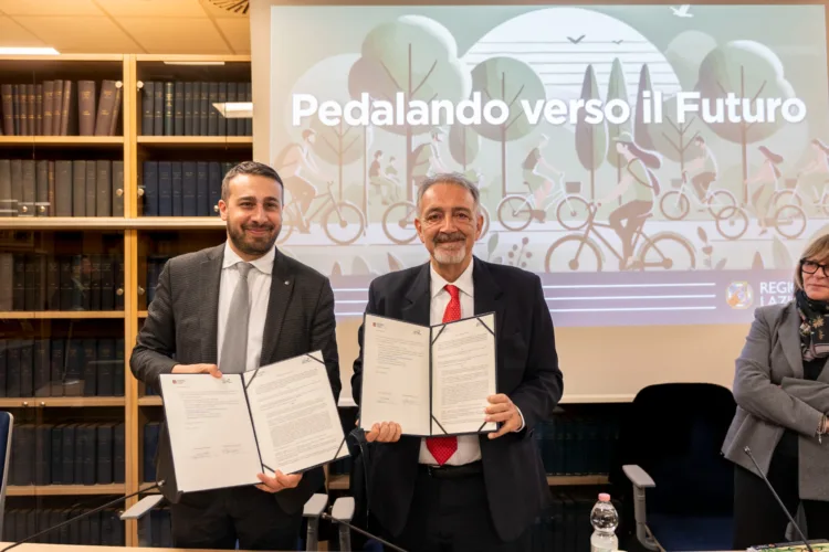 PERCORSI VERDI E CICLOPEDONALI, FIRMATA INTESA TRA REGIONE LAZIO E ANCI LAZIO 2 Protcollo Regione Anci 8
