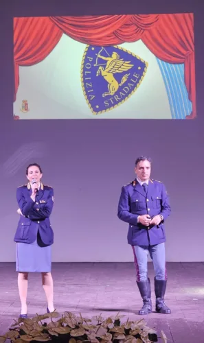 La Polizia di Stato presenta a Salerno il progetto “Percorsi di Legalità: in scena con la Polizia di Stato” – iniziativa di educazione alla legalità per le scuole. 2 Salerno3