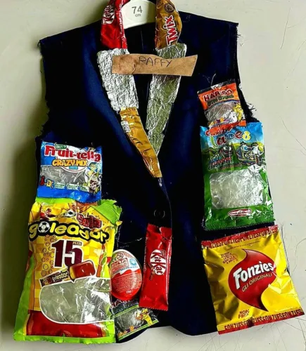 vestiti e accessori realizzati con materiali di riciclo e riuso 2