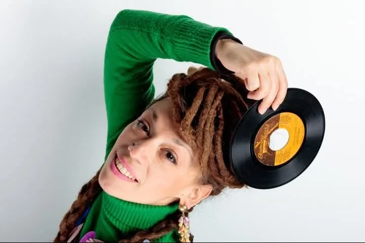 Tania Natural - Fuori il singolo "Elevate and Heal" 1 02 1