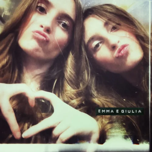 Emma e Giulia - E' uscito il nuovo singolo "In chat sospesa" 1 Emma e Giulia Cover 1440x1440 1