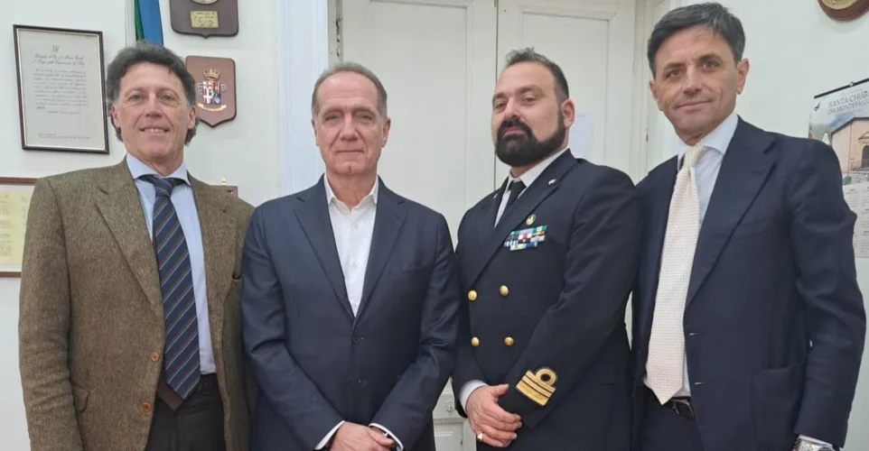 La Capitaneria di Porto di Torre del Greco incontra i Sindaci del territorio 1 Leonello Salvatori Luigi Mennella Vincenzo Cuomo e Ciro Bonajuto 1
