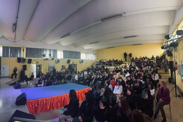 “Non siamo emergenza”: all’IIS San Benedetto Gianluca Quadrini partecipa ad un evento per costruire comunità rivolta al futuro 3 WhatsApp Image 2025 04 15 at 13.05.37 2 1