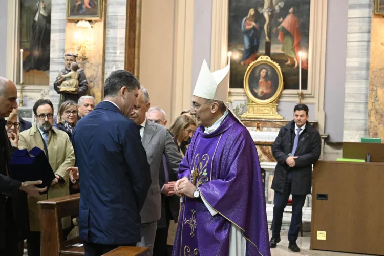 Polizia di Stato - Il precetto Pasquale officiato da Sua Eminenza Cardinale Baldassarre Reina con Il Ministro dell'Interno Matteo Piantedosi e il Capo della Polizia Vittorio Pisani 1 precetto 1