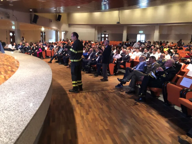 LA POLIZIA DI STATO INCONTRA I GIOVANI STUDENTI A CAGLIARI 2 Foto 3 2